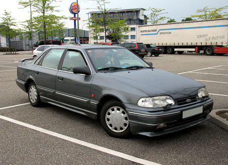 Ford_scorpio_ghia_berline__1985_1998__Rencard_du_Burger_King_mai_2010__01