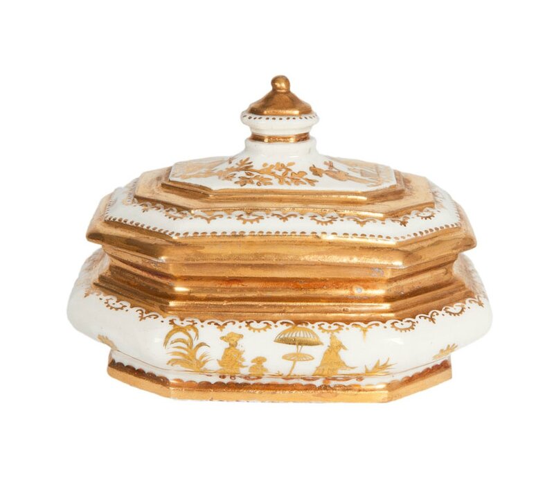 A rare Böttger sugar-box with gold chinoiseries from Meissen, the painting by the Seuter workshop, Augsburg, around 1725
