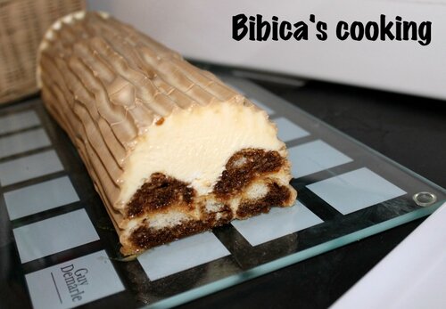 Bûche façon tiramisu coupe