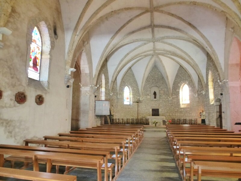 L Le monastère de saint sulpice est en ruine, mais arrêtez vous à l'église de Thézillieu