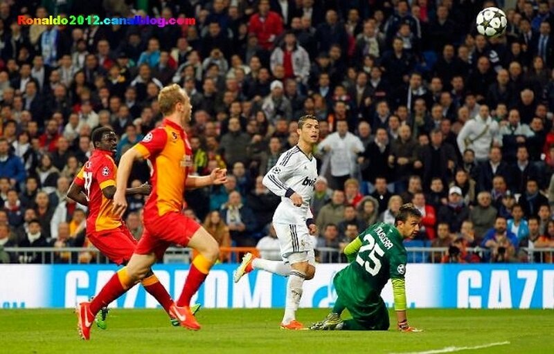 cristiano-ronaldo-goal-against-galatasaray-3.gif (500×321)