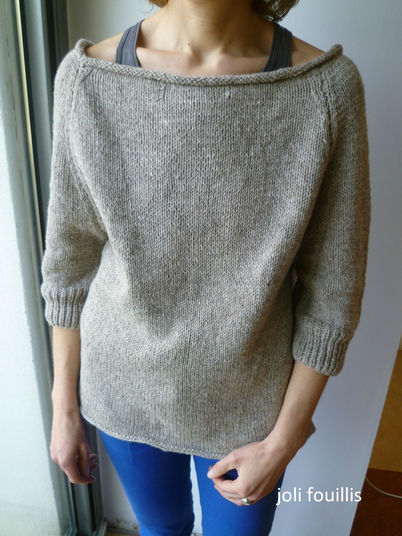 Very very loose fitting garment with Dolman sleeves... Joli fouillis