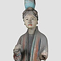 ﻿lady wearing shan kou guan (mountain pass crown), song dynasty (960-1279)
