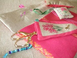 ENSEMBLE_FUSHIA_BIAIS_POCHETTE_OUVERTE