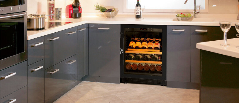 EuroCave-Wine-cabinet-compact-built-in-kitchen-presentation-shelf