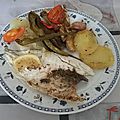 Daurades aux herbes avec aubergines, poivrons et pommes de terre au four