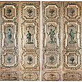 Suite de quatre portes en bois mouluré de trois réserves dorées sur fond argent. venise, xviiie siècle. 