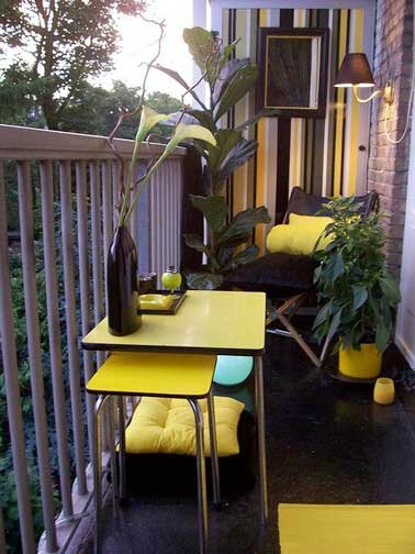 balcon-graphique-avec-panneau-mural-en-peinture-jaune-et-noir