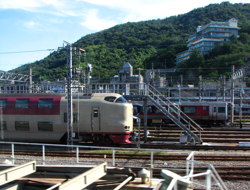 JR 285系 Sunrise Express & 2000系, Takamatsu depot
