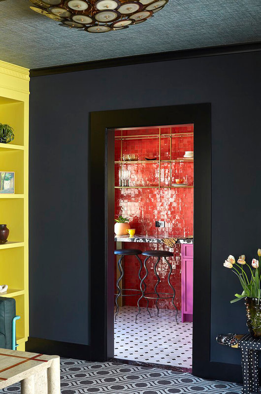 Black-Lacquer-Design-Guest-House-Renovation