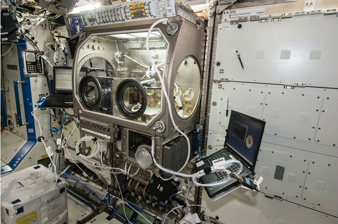imprimante 3d zero G station spatiale internationale nasa ISS boite a gant