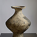 Vase de forme hu, chine, dynastie han (206 bce – 220 ce) 