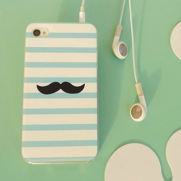 coque-iphone-4-moustache (1)