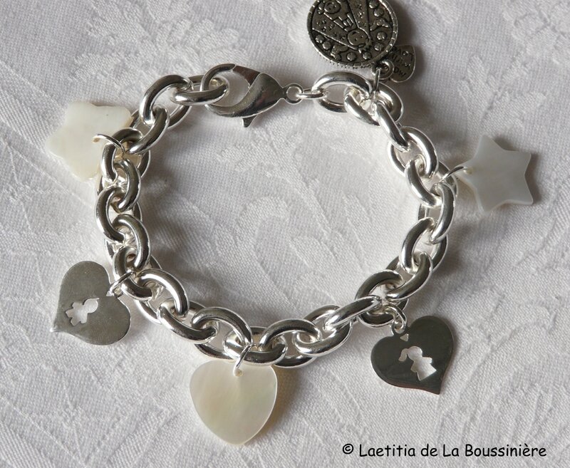 Bracelet chaine plaqué argent ovale composé de breloques argent massif et nacre