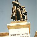 Chalons-sur-Saône, statue de Niepce (71)