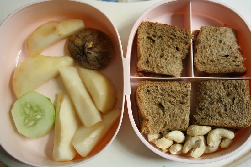 Poire à Lavement Ou Sandwich Au Caca Boîtes à goûter du printemps - Enfant végé