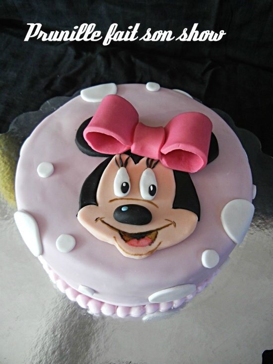 Pinata cake version Minnie Mouse : découvrez les recettes de