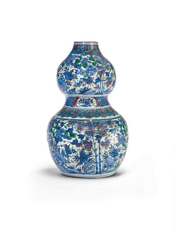 A blue and white and polychrome enamelled double-gourd vase, Ming dynasty, 16th century
