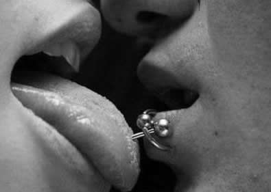 french_kiss_piercing