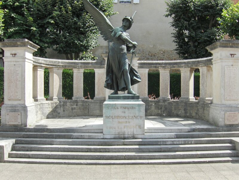 Monument aux morts de Bourbon-Lancy