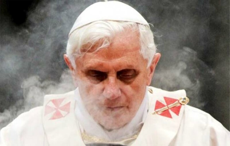 josef-ratzinger-pope-benedict-xvi-born-1927-mass-vatican-incense-1ab