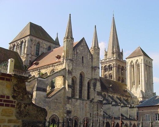 Cathedrale_de_Lisieux_vue_du_nord-est