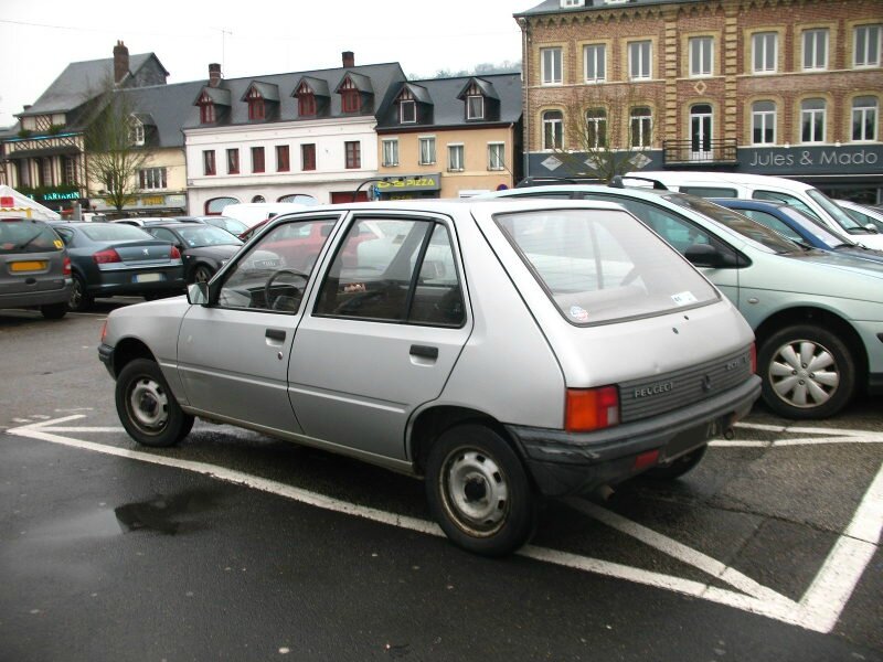 Peugeot205GLar1
