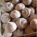 Meringues - cristaux de vent : au café et pépites de chocolat