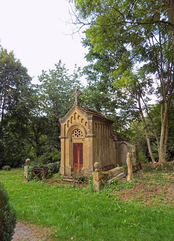 Photo-chapelle-funéraire-fam-Mollat-Valmunster