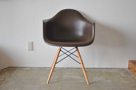 CHAISE eames shell