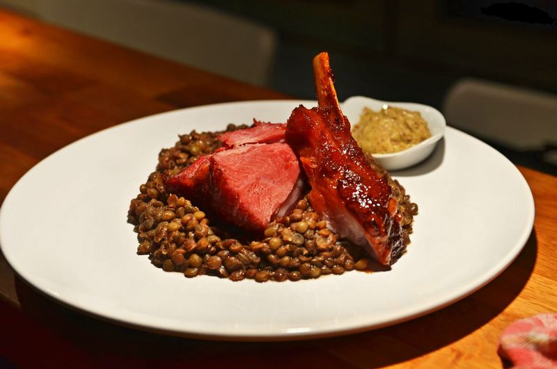 Terrine de queue et joue de boeuf Au coin de la table...