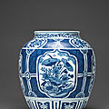 A large blue and white jar, Wanli period (1573-1619)