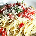 Spaghettis à la crème, champignons et tomate fraîche