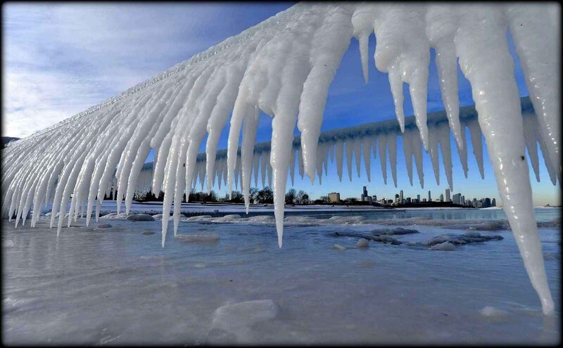 icicles_hang_from_cable_8707_diaporama