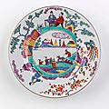Chine. assiette ronde en porcelaine décorée en émaux polychromes de la famille rose, xviiième siècle