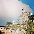 Un nuage sur la colline du lycabette 
