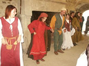 SIKINIS au château de St Mesmin - Danse d'après banquet