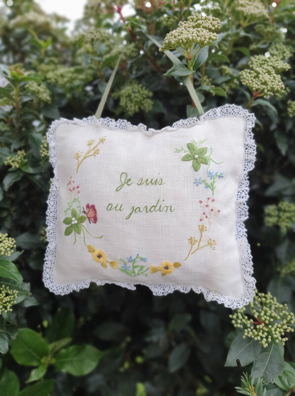 coussin je suis au jardin 1