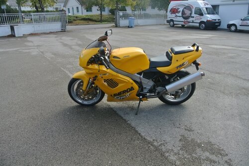TROTTINETTE Thermique Motorkit . Année : 2005 - Les MOTOS du MUSEE de  pépé Jean-Pierre BENOÎT d'APREMONT en SAVOIE