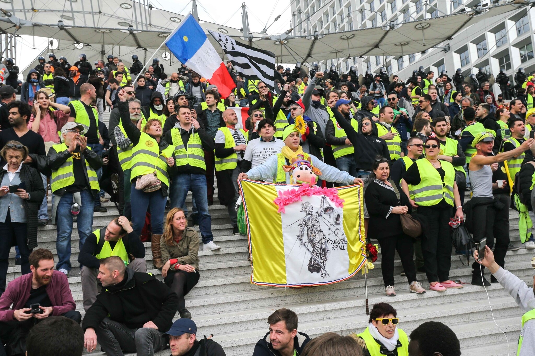« Gilets jaunes » : la mobilisation marque le pas avant le 1er-Mai. © Michel Stoupak. Sam 27.04.2019, 16h35m36.