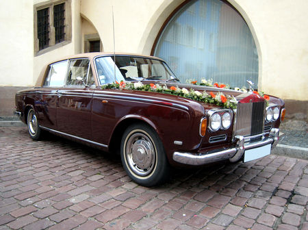 Rolls_Royce_silver_shadow_limousine_de_1969_01