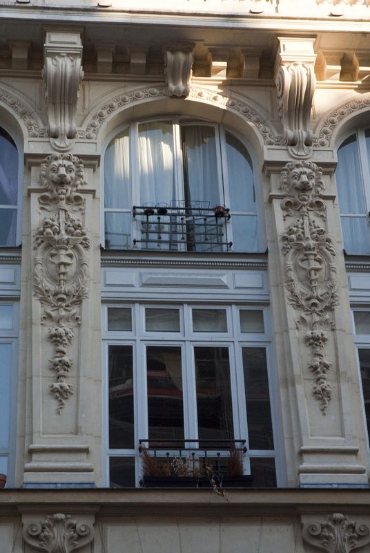 Lions en façade16 rue du Faubourg Saint Denis Bouillon Julien