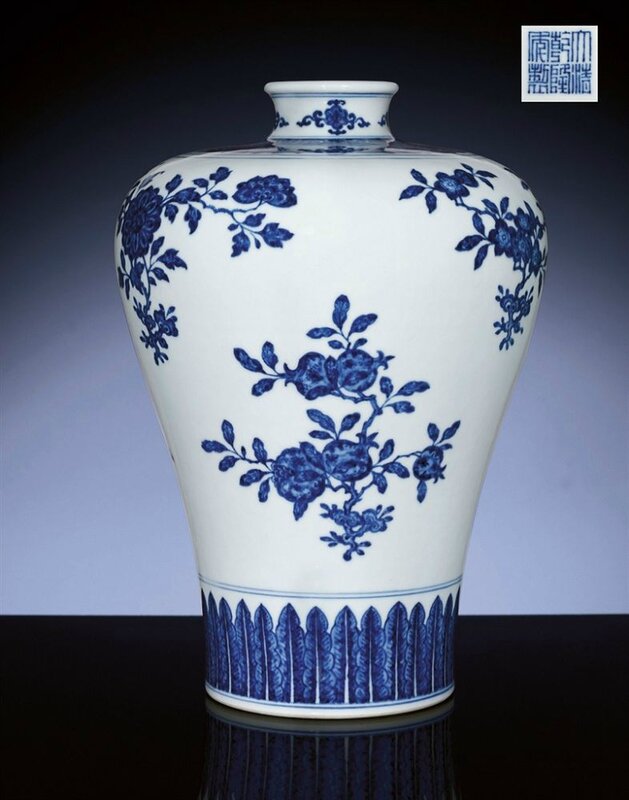 An exceptionally fine Ming-style blue and white vase, meiping, Qianlong six-character sealmark and of the period (1736-1795)