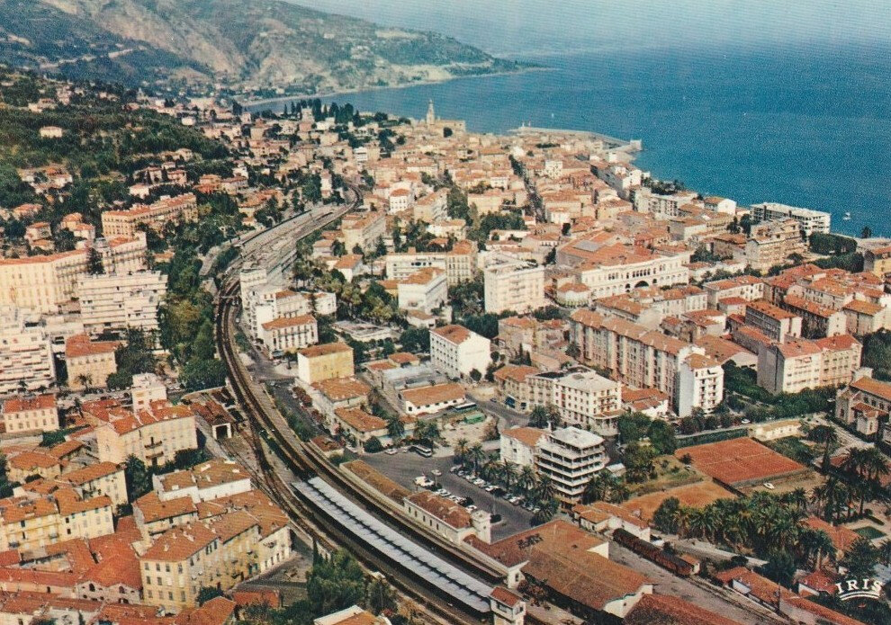 Gares vues du ciel gare de Menton (AlpesMaritimes). gares et trains