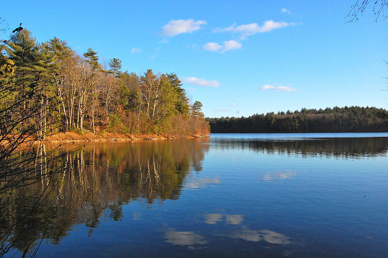 1024px-Walden_Pond,_2010