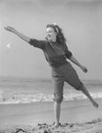 1945_beach_sitting_red_pull_by_dd_034_01