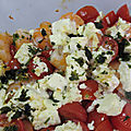 Crevettes à l'ail, féta et tomates