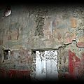 Fresque peinte sur un mur obscur