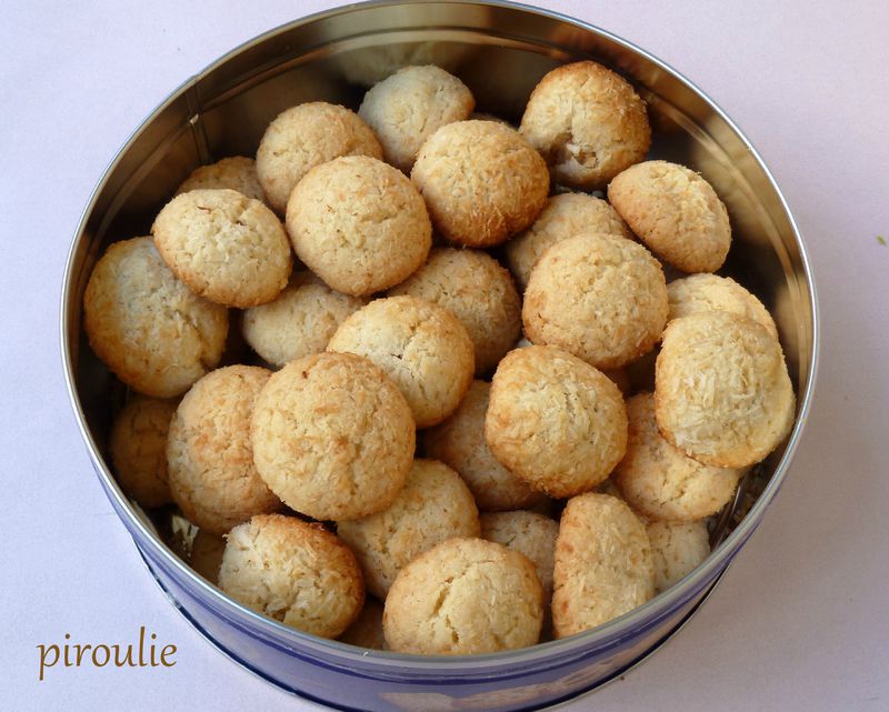 Petits Biscuits A La Noix De Coco Patisseries Et Gourmandises