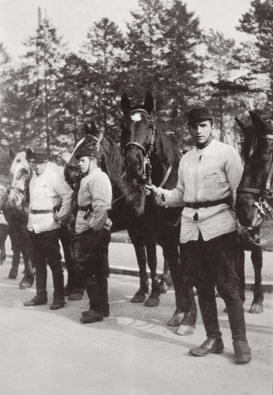 01 Au cours d’une manœuvre à cheval au bois de Boulogne au Peloton I, février 1915